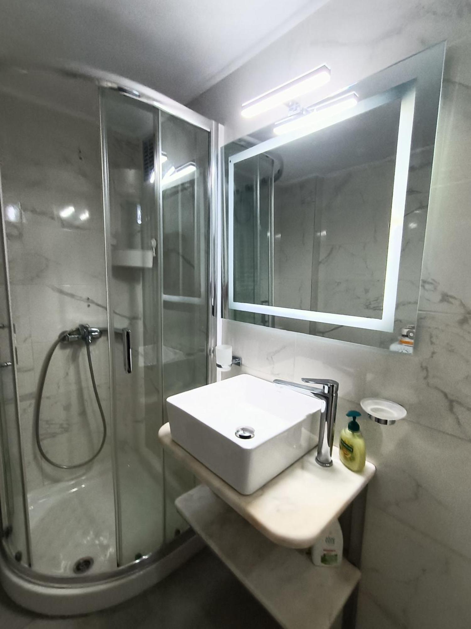 Couple'S Escape Apartment Athens Ngoại thất bức ảnh